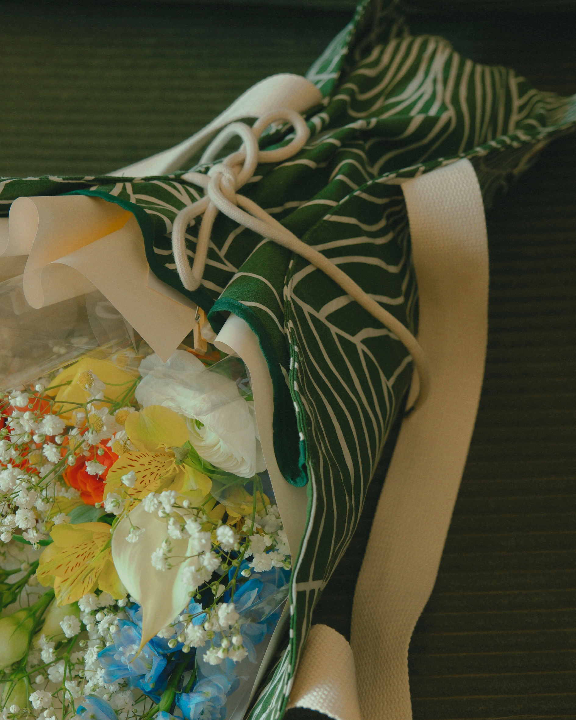 Palm Pavilion Crescent | Flower Bag