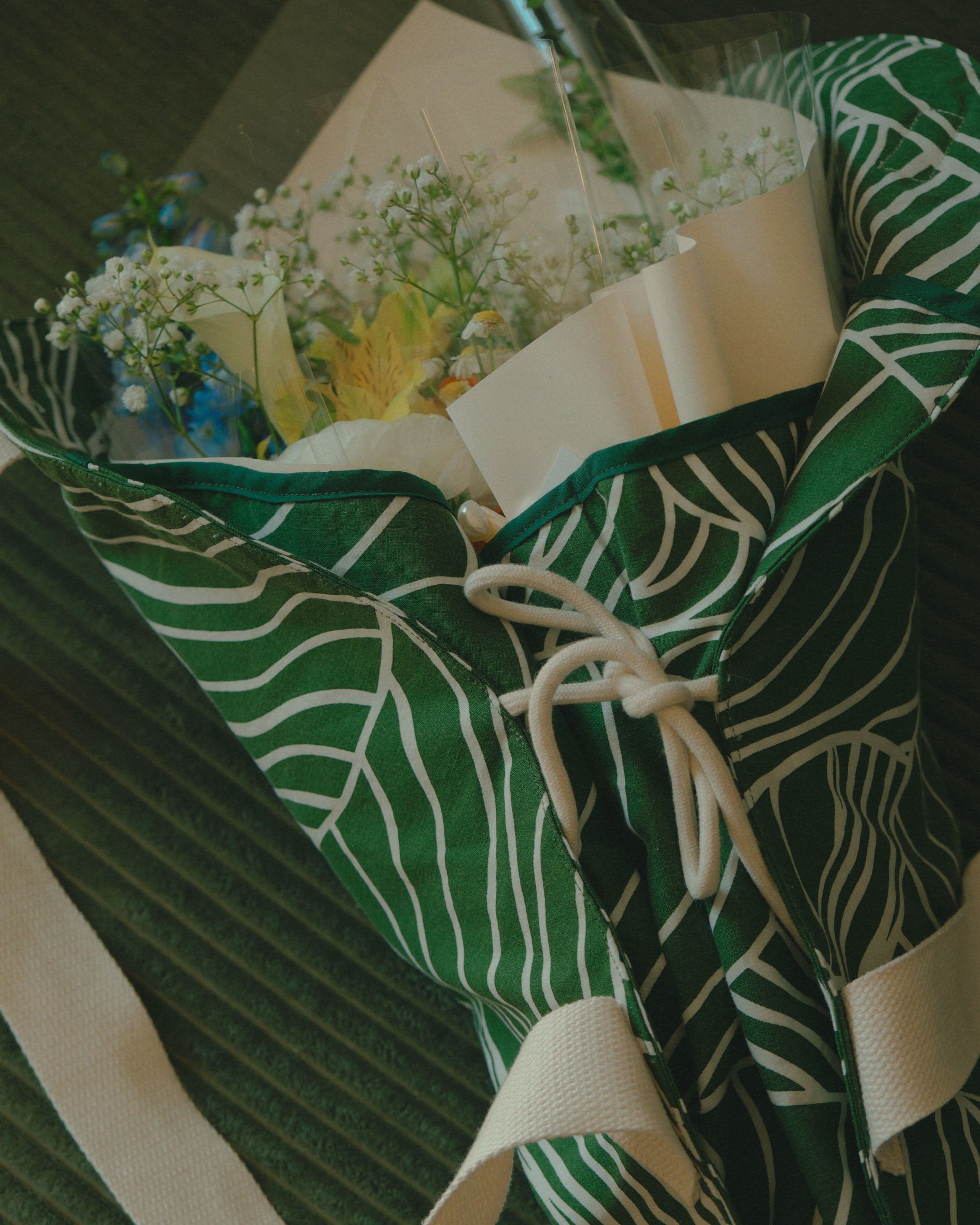 Palm Pavilion Crescent | Flower Bag