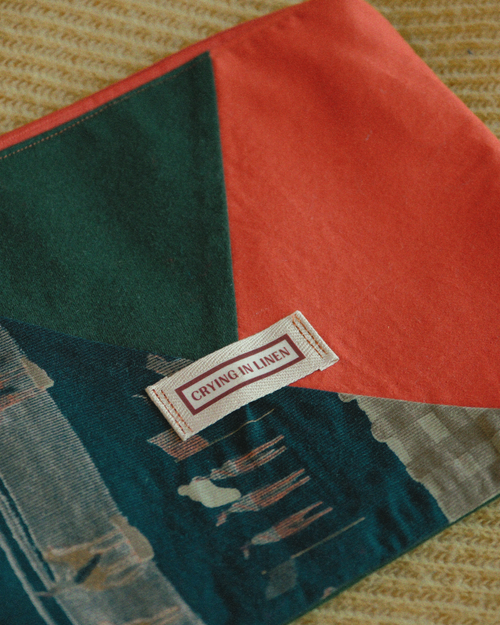 A Sleeve for Reading Between the Lines