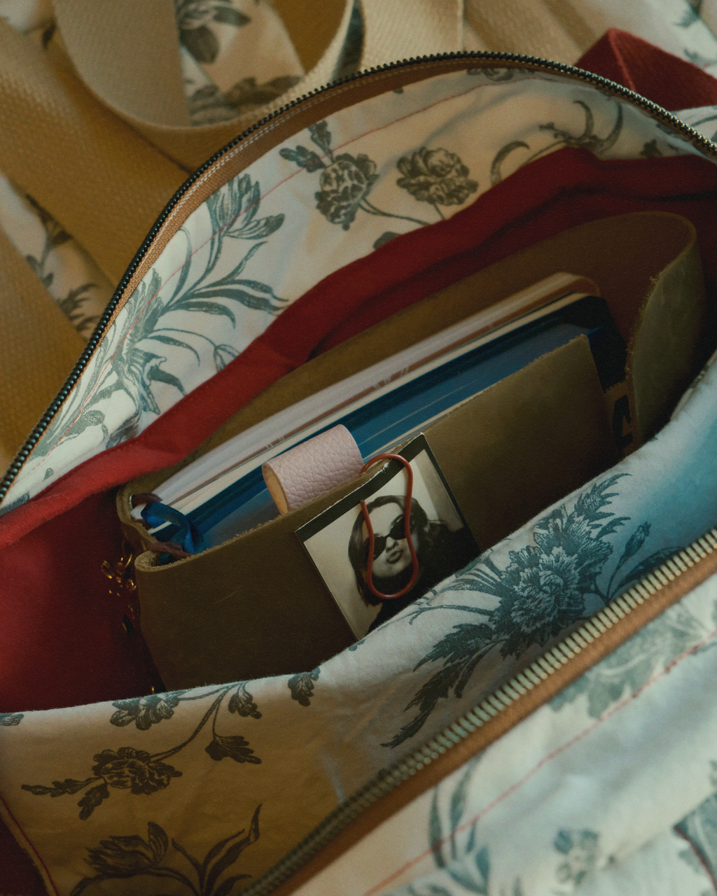 A Toile Bag for a French Exit