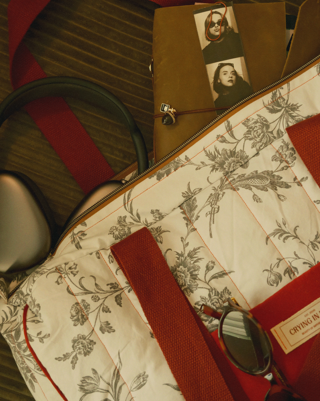 A Toile Bag for a French Exit